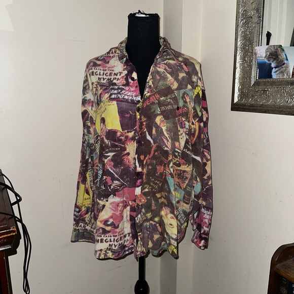 Graphic button down - Picture 1 of 3